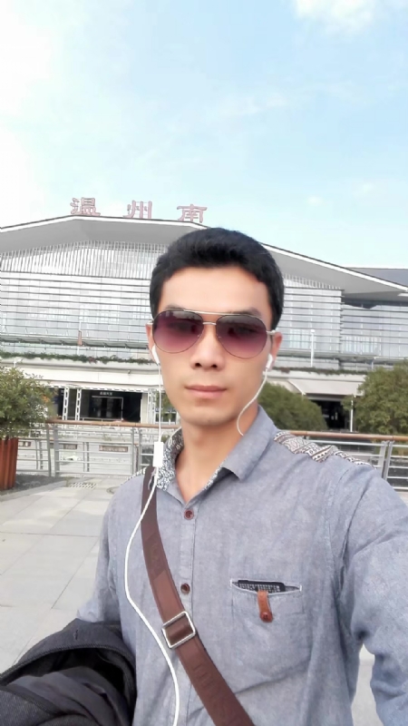 错把真心喂了狗的第三张照片--清流婚介网