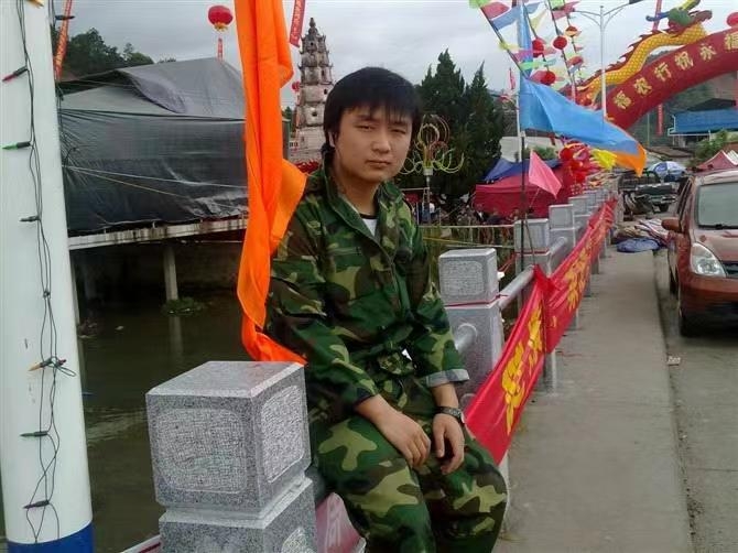 如影随形的第二张照片--清流婚介网